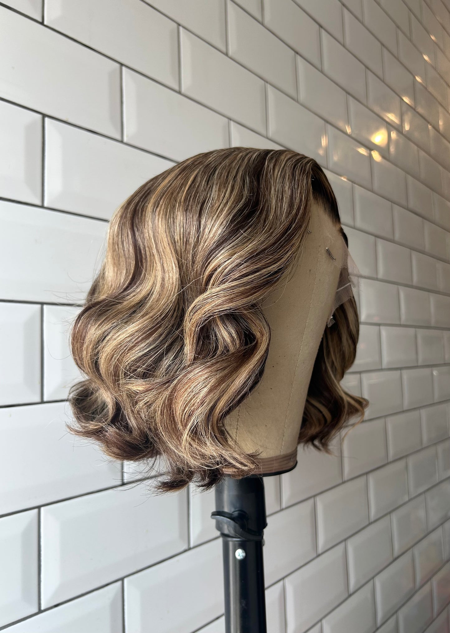 Highlighted side part bob (glueless)